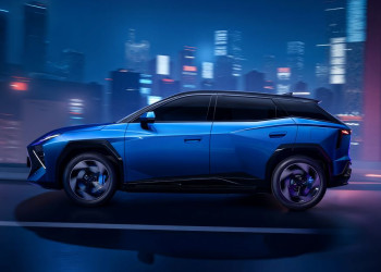 Le crossover compact Omoda 4 se distingue par ses lignes tranchées