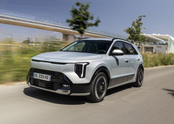 Le Kia Niro hybride restylé arbore une signature lumineuse verticale