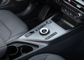 Le Kia Niro hybride restylé arbore une signature lumineuse verticale