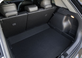 Le Kia Niro hybride restylé arbore une signature lumineuse verticale