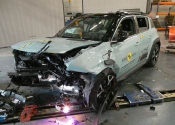 Le crossover électrique urbain Renault 4 E-Tech obtient quatre étoiles sur cinq possibles aux crash-tests Euro NCAP 2025