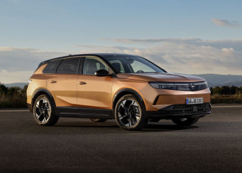Le SUV de taille compacte Opel Grandland Electric crédité de quatre étoiles sur cinq possibles aux crash-tests Euro NCAP