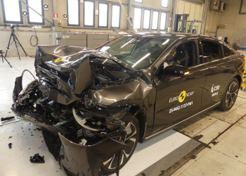 La grande berline électrique Mazda 6e obtient cinq étoiles aux crash-tests Euro NCAP 2025