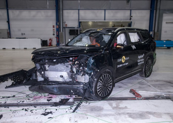 Le SUV familial sept places Ebro s800 crédité de cinq étoiles aux crash-tests Euro NCAP 2025