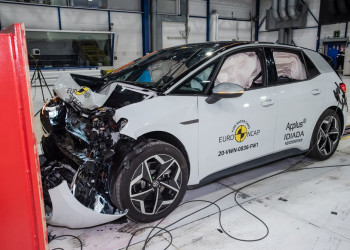 La berline compacte électrique Volkswagen ID.3 obtient cinq étoiles aux crash-tests Euro NCAP 2025