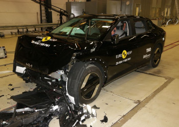 Le crossover électrique Kia EV4 obtient quatre étoiles sur cinq possibles aux crash-tests Euro NCAP 2025