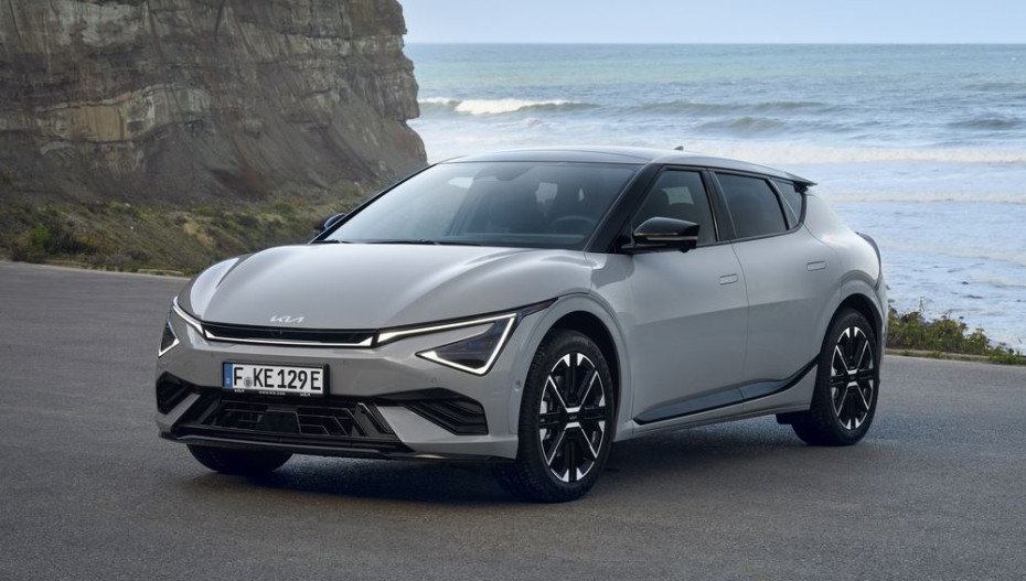 Location Longue Durée 49 mois et 40 000 km Kia EV6 Air Active 2 roues motrices 170 ch avec un 1er loyer majoré de 929 € ramené à 619 € avec la prime CEE de 310 € suivi de 48 loyers de 619 €