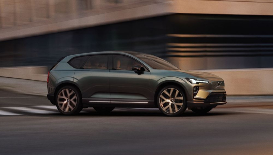 Location longue durée 49 mois 40 000 km EX60 P10 AWD Plus avec un 1er loyer 400 € ramené à 0 € après déduction de la prime Coup de pouce de 400 €, sous condition de revenus, puis 48 loyers de 750 €