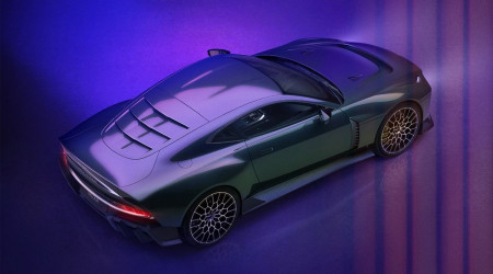 ASTON MARTIN Valour