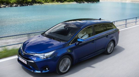 TOYOTA Avensis Touring Sports 143 D-4D Lounge