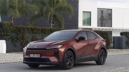 TOYOTA C-HR plus