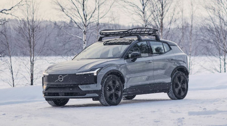 VOLVO EX30 Cross Country