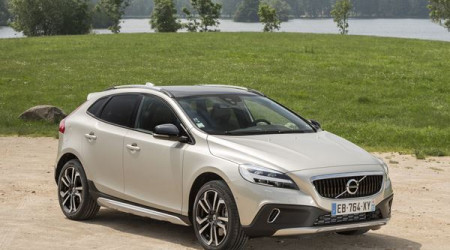 VOLVO V40 Cross Country D3 150 Momentum Geartronic 6 Fap