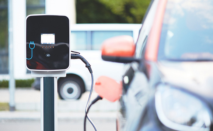Le prix de la recharge d'un véhicule électrique pour 100 km varie entre 2,65 euros et 19,75 euros